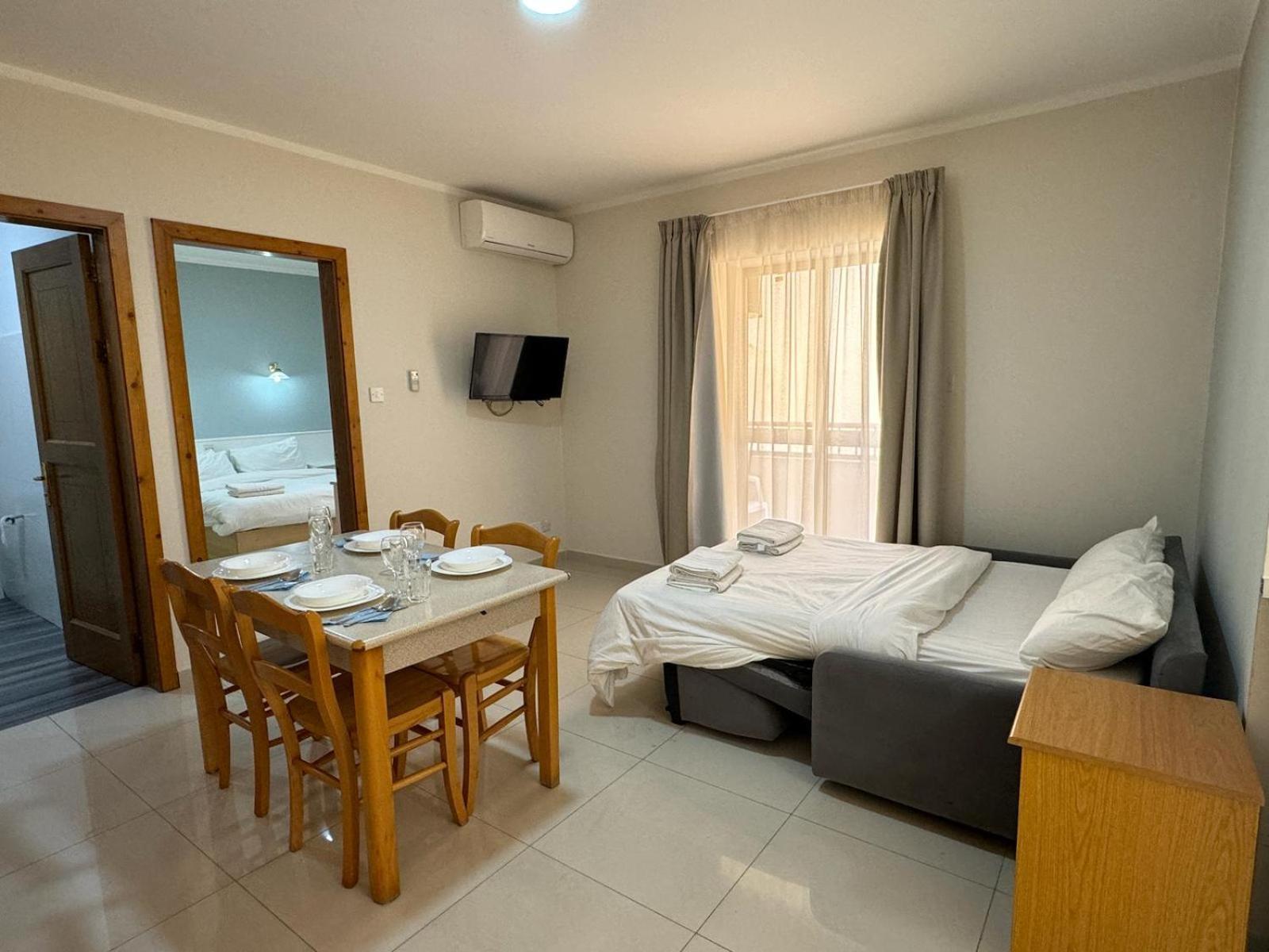 The Triton Apart otel St. Paul's Bay Dış mekan fotoğraf