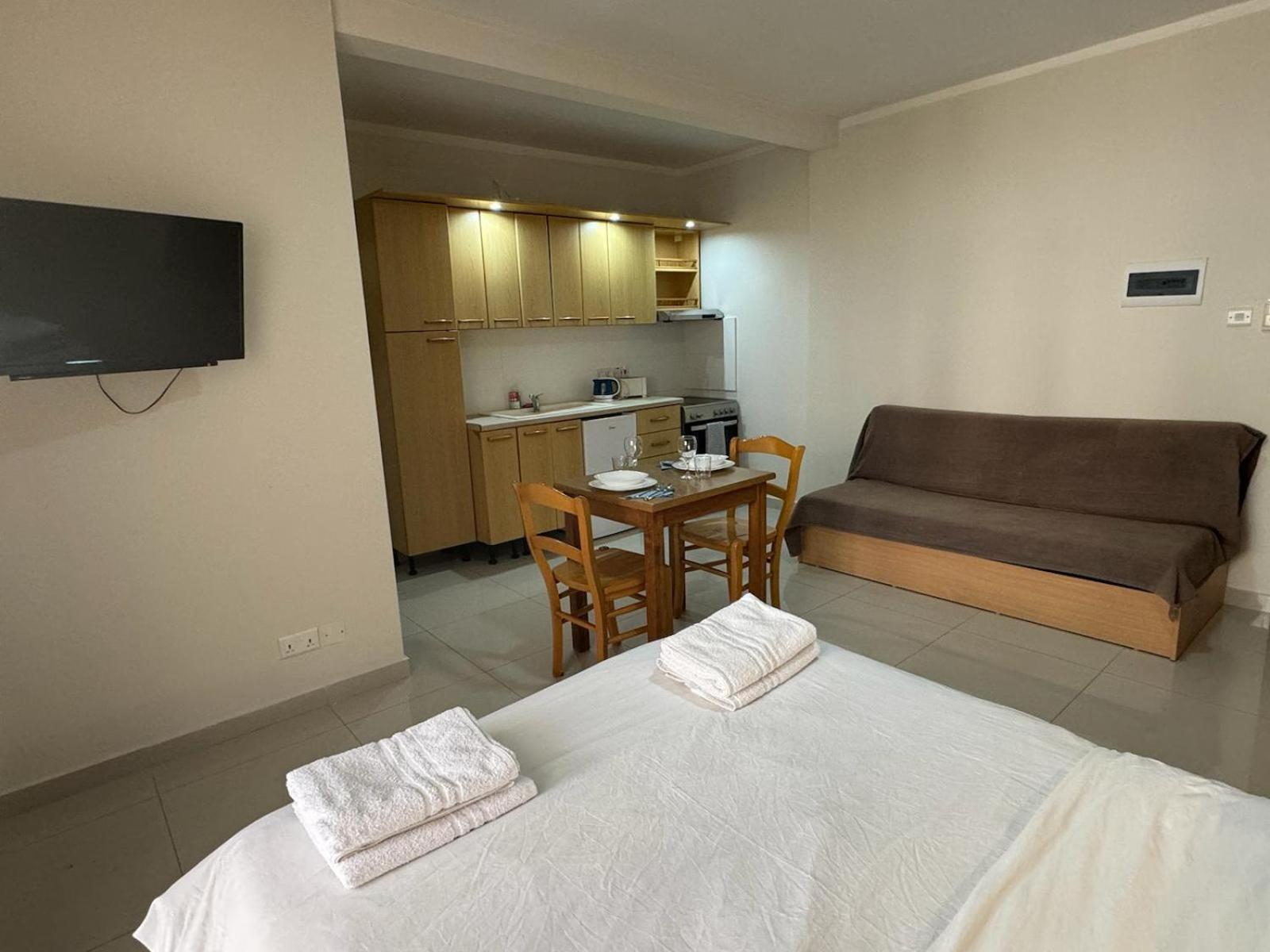 The Triton Apart otel St. Paul's Bay Dış mekan fotoğraf