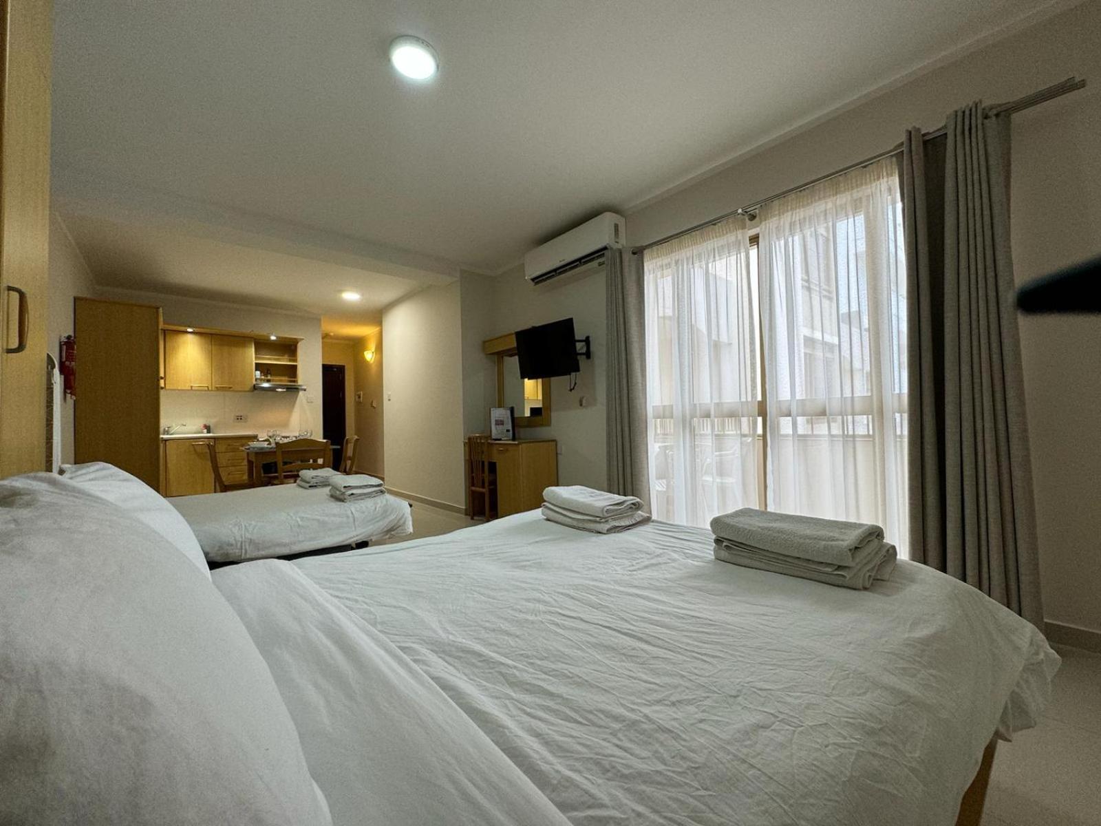 The Triton Apart otel St. Paul's Bay Dış mekan fotoğraf