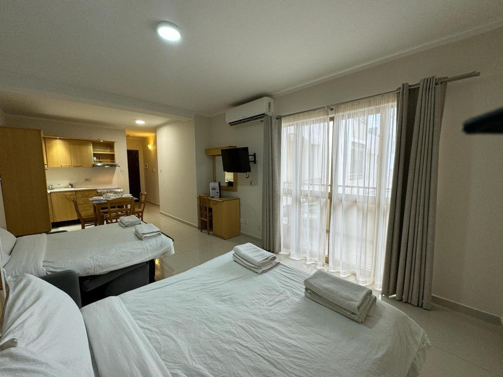 The Triton Apart otel St. Paul's Bay Dış mekan fotoğraf